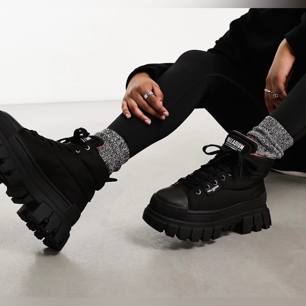 [[SOLD]] PALLADIUM Revolt Overcrush Quilted Boots - Picture 9 of 10
